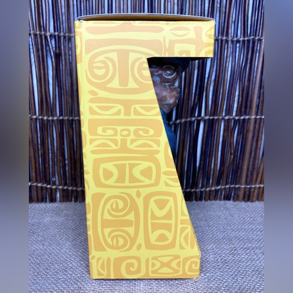 Trader Vic's 2023 Kiai Tiki Mug Shima Ceramics Hawaiian Blue Moray Eel - Picture 3 of 14